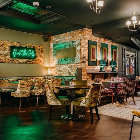 The Farnham Arms Hotel 캐번 외부 사진
