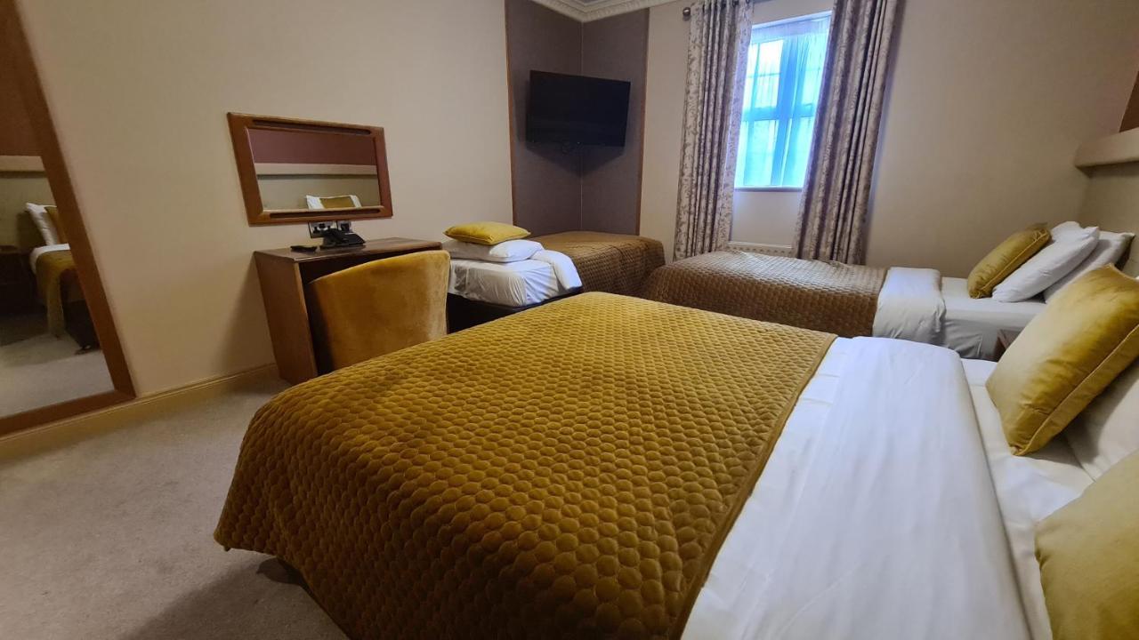 The Farnham Arms Hotel 캐번 외부 사진