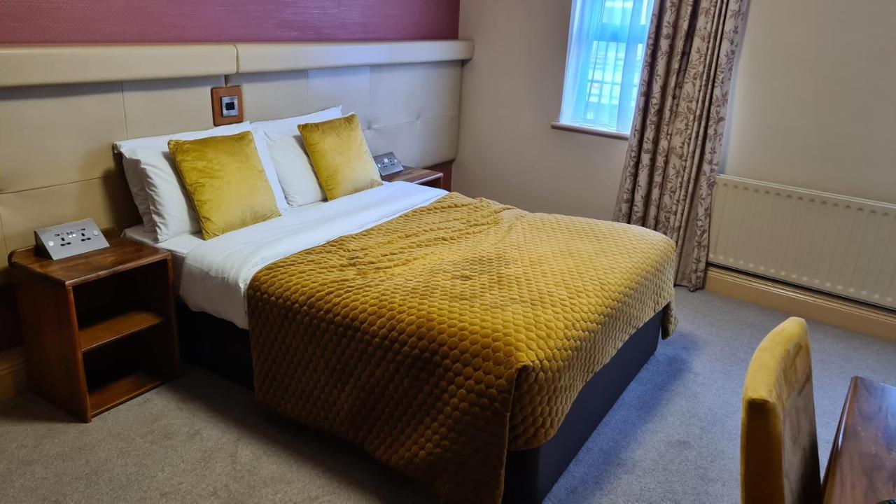 The Farnham Arms Hotel 캐번 외부 사진