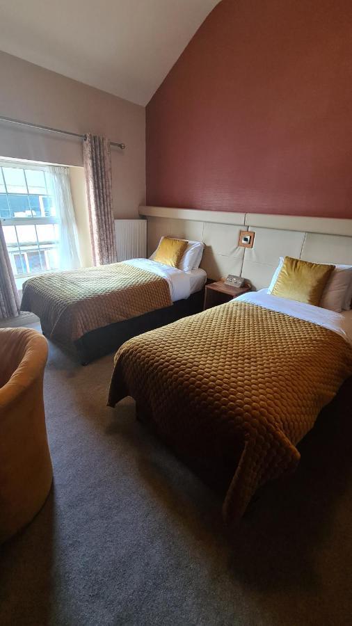 The Farnham Arms Hotel 캐번 외부 사진