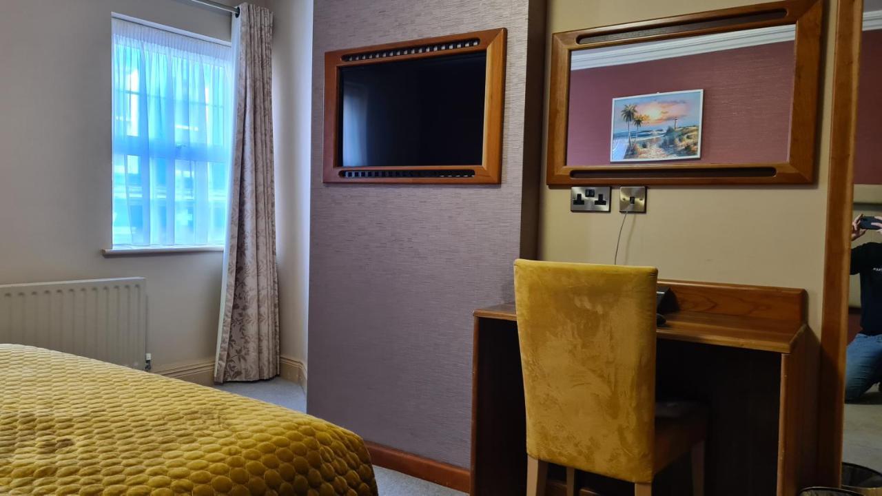 The Farnham Arms Hotel 캐번 외부 사진