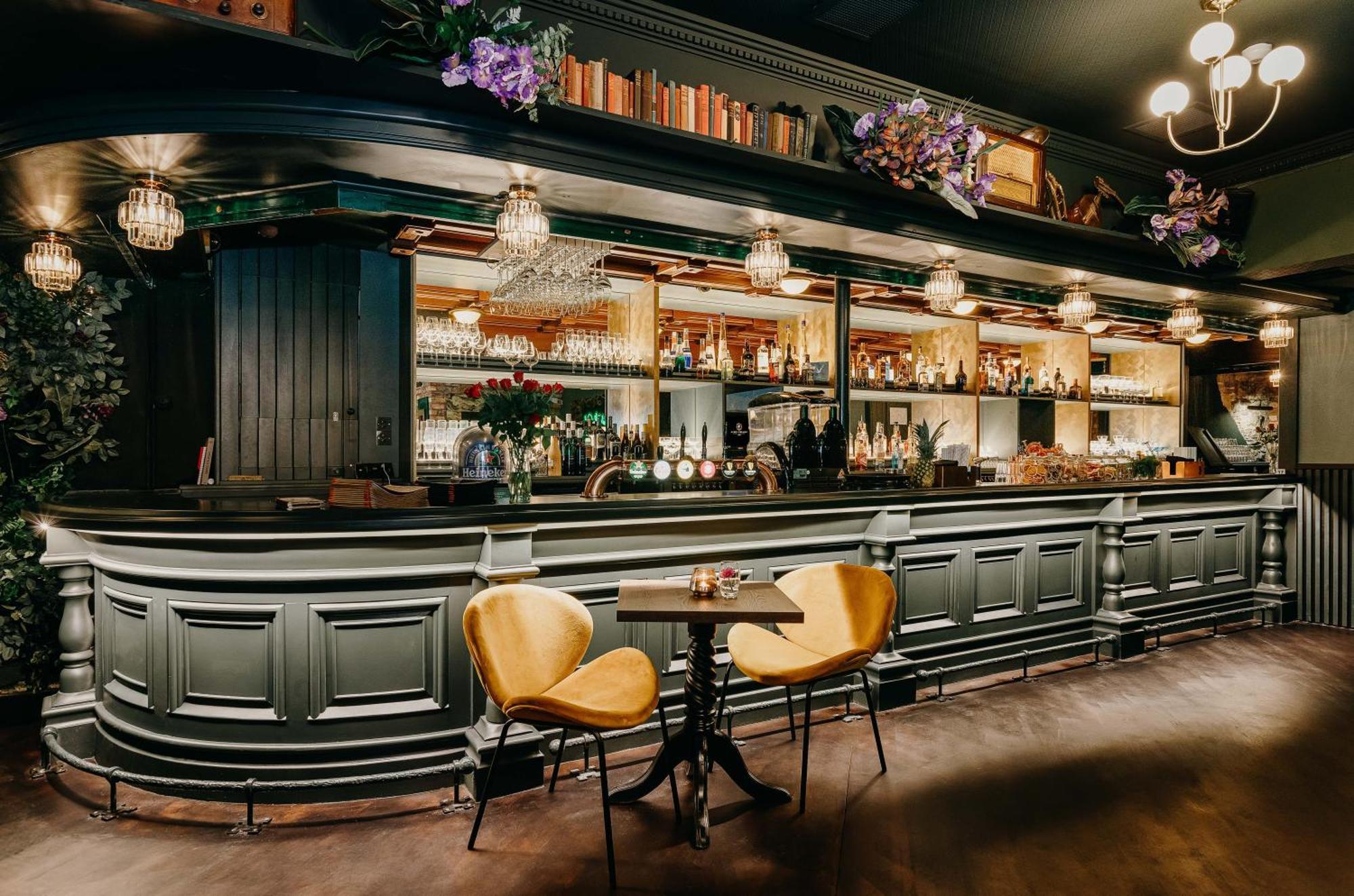 The Farnham Arms Hotel 캐번 외부 사진