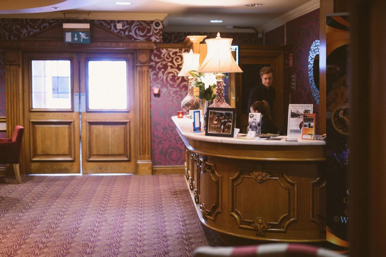 The Farnham Arms Hotel 캐번 외부 사진